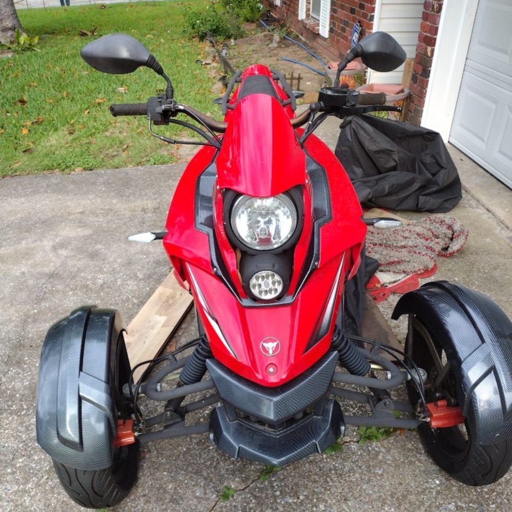 2021 Jesscol black and red three wheel motorbike